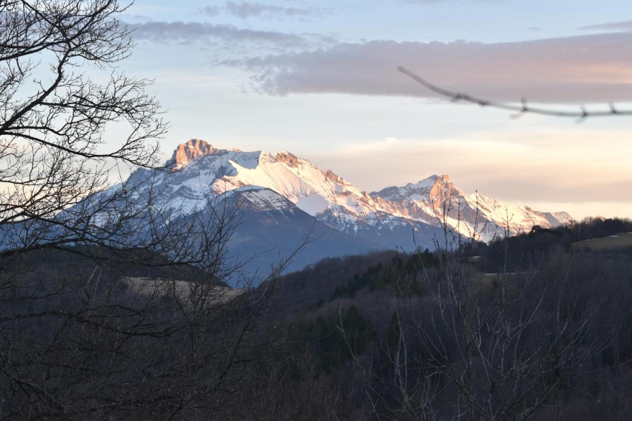 Gite Au Printemps Japonais, Petit Train De La Mure, Parc Des Ecrins Pierre-Chatel Exterior photo