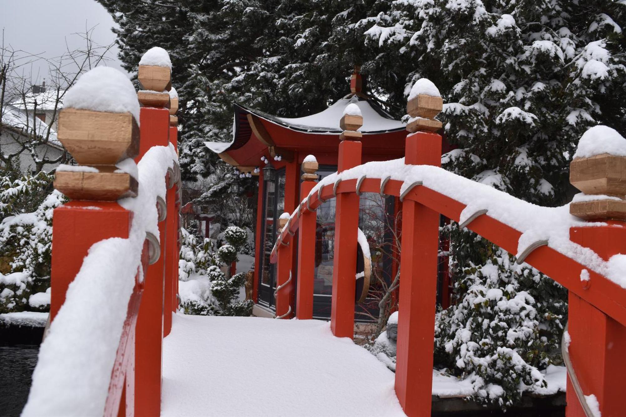 Gite Au Printemps Japonais, Petit Train De La Mure, Parc Des Ecrins Pierre-Chatel Exterior photo